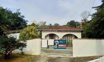 Imagem 2: ESPAÇOSA CASA COM PISCINA E POMAR EM BAIRRO COMPLETO