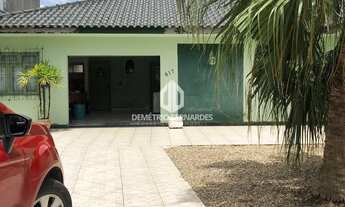 Imagem 7: Casa com três dormitórios e piscina Cordeiros Itajaí Demétrio Bernardes Imóveis