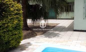 Imagem 3: Casa com três dormitórios e piscina Cordeiros Itajaí Demétrio Bernardes Imóveis