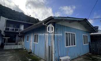 Imagem: Casa de Madeira e de alvenaria