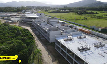Imagem 2: Lindo apartamento térreo na Surfland frente para as piscinas do Resort