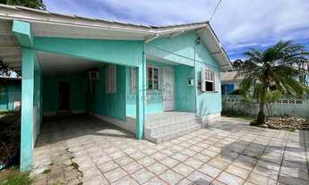 Imagem: Casa com quintal na Cabeçuda