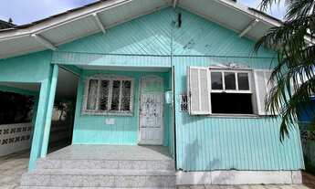 Imagem 2: Casa com quintal na Cabeçuda