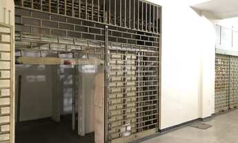 Imagem 2: Loja no Centro, próxima à Prefeitura, de frente para a rua