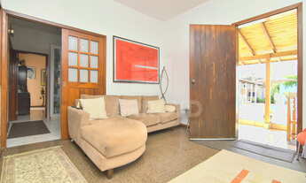 Imagem 2: 4 dormitórios, 1 suítes, 2 banheiro, 1 vaga na garagem