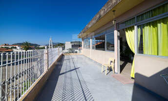 Imagem 2: 5 dormitórios, 1 suítes, 2 banheiro, 2 vagas na garagem