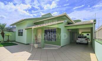 Imagem: 4 dormitórios, 4 banheiro, 2 vagas na garagem