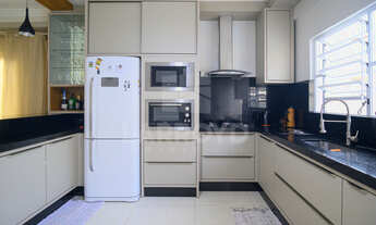 Imagem 4: 3 dormitórios, 1 suítes, 2 banheiro, 2 vagas na garagem