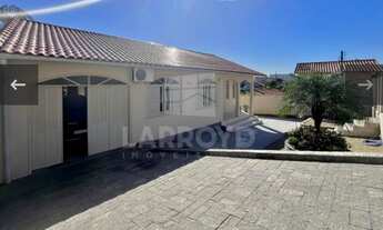 Imagem: 3 dormitórios, 1 banheiros, 1 vaga na garagem