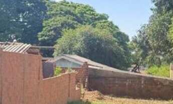 Imagem: Terreno à venda no bairro Zona V - Umuarama/PR