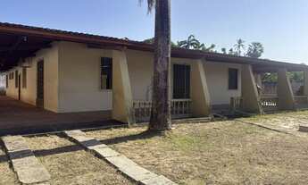 Imagem: Casa com amplo terreno