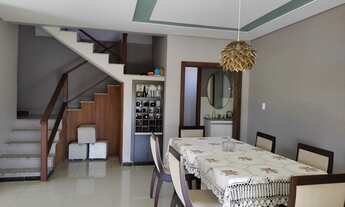 Imagem: Casa Estilosa em Madeira no Condomínio