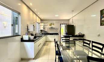 Imagem 5: Ótima Oportunidade! Casa com 3 Quartos, Suíte e Área Gourmet com Churrasqueira