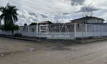 Imagem 2: Casa Espaçosa com Amplo Gramado????✨