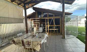 Imagem 7: Casa Espaçosa com Amplo Gramado????✨