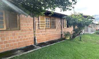 Imagem 3: Casa Espaçosa com Amplo Gramado????✨