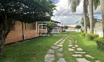 Imagem: Casa Espaçosa com Amplo Gramado 