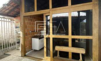 Imagem 6: Casa Espaçosa com Amplo Gramado????✨