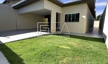 Imagem: Casa com 3 quartos sendo 1 suíte, com área