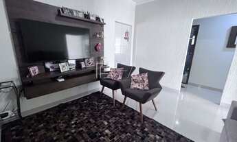 Imagem 3: Residência Encantadora com 3 Quartos, Suíte, Armários Planejados e Edícula