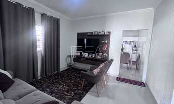 Imagem 5: Residência Encantadora com 3 Quartos, Suíte, Armários Planejados e Edícula