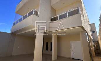 Imagem 2: Sobrado dos Disponível: 4 Quartos com Piscina e Conforto Garantido!