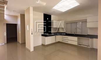 Imagem 4: Sobrado dos Disponível: 4 Quartos com Piscina e Conforto Garantido!