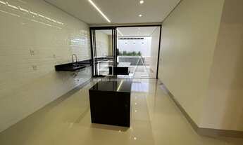 Imagem 3: Casa com Piscina Aquecida em Condomínio Fechado - Aproveite suas Férias o Ano Inteiro!