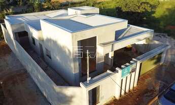 Imagem 5: Casa Moderna com 3 Quartos, sendo 2 suítes. Piscina aquecida e com hidromassagem