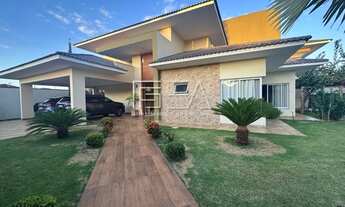 Imagem: Residência de Luxo com Piscina e Espaço