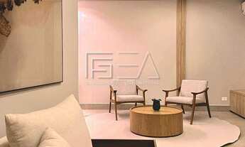 Imagem 6: Encanto Vintage com Toque Moderno: Residência Exclusiva com Piscina em Localização Privile