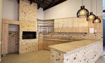 Imagem 7: Encanto Vintage com Toque Moderno: Residência Exclusiva com Piscina em Localização Privile