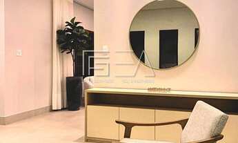 Imagem 2: Encanto Vintage com Toque Moderno: Residência Exclusiva com Piscina em Localização Privile