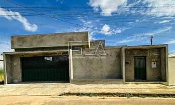 Imagem: CASA À VENDA COM 03 SUÍTES SENDO 01 MASTER