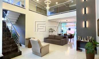 Imagem 2: CASA COM 5 SUÍTES À VENDA EM LOCALIZAÇÃO PRIVILEGIADA!