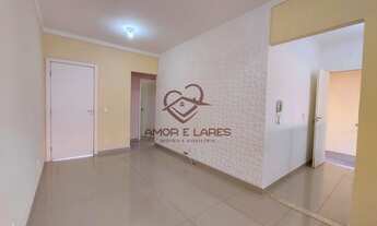 Imagem: Casa com 2 quartos e grande quintal em condomínio