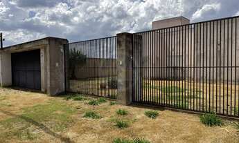 Imagem: Casa em Conjunto Residencial Monte Carlo