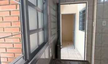 Imagem 3: Casa Padrão, 2 dormitórios na Rua Peru