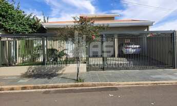 Imagem: Casa Padrão, 3 dormitórios, 1 suítes