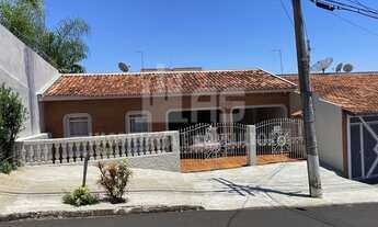 Imagem: Casa a venda com 03 quartos sendo 01 suíte