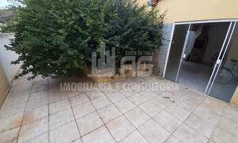 Imagem: Casa à venda contendo 4 quartos sendo 1