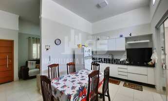 Imagem 7: Casa Padrão, 2 dormitórios, 1 suítes, 2 banheiro, 2 vagas na garagem, 125M² de Área Constr