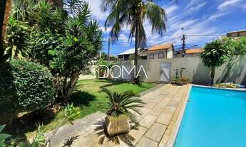 Imagem: Casa independente com piscina e amplo quintal