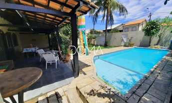 Imagem 2: Casa independente com piscina e amplo quintal gramado!