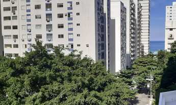 Imagem: Apartamento com 2 vagas em prédio com piscina