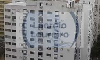 Imagem: Mobiliado com vista livre e 2 vagas de garagem