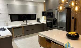 Imagem 6: Casa Maravilhosa, 4 dormitórios, 4 suíte, 4 vagas na garagem, 350M² de Área Construída, 45