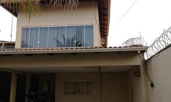 Imagem 1: Casa Maravilhosa/GO, 4 dormitórios, 3 suíte, 4 banheiro, 3 vagas na garagem, 420M² de Área