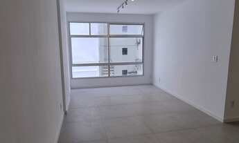 Imagem 3: Apartamento Reformado a 1 Quadra da Praia de Icaraí – 3 Quartos e 120m²!