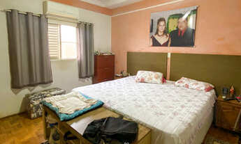 Imagem 7: Casa com piscina e lago com carpas